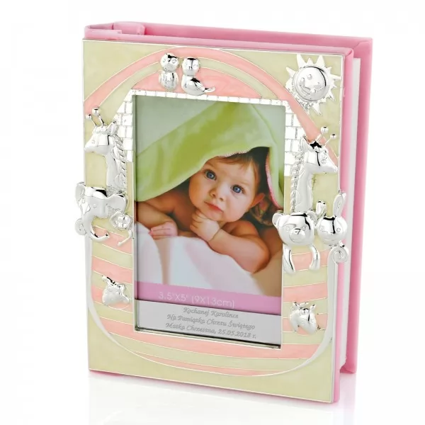 Różowy album na zdjęcia dla dziewczynki z grawerem  z okazji chrztu